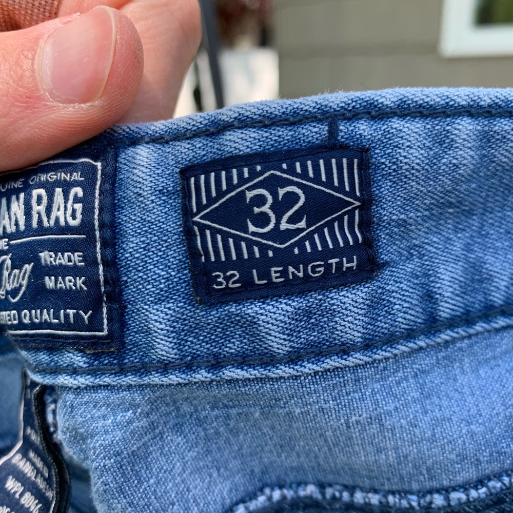 Distressed Jeans - Picture 2 of 3